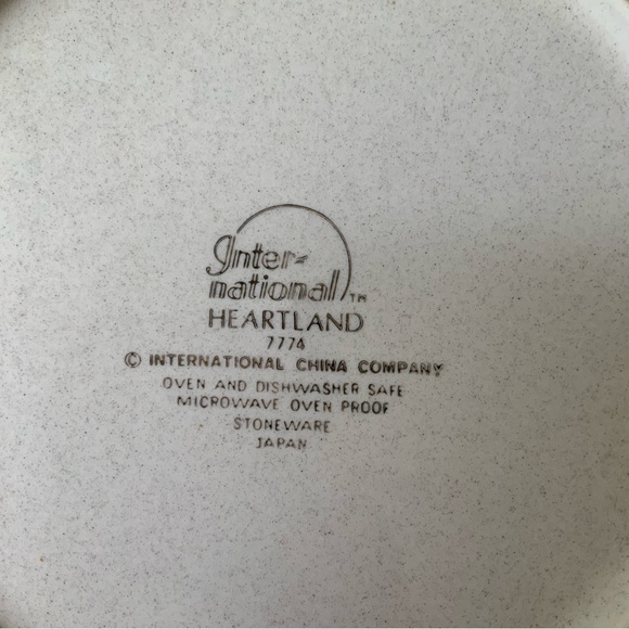 Internacional Heartland 7774 Country Theme plates - Picture 5 of 5